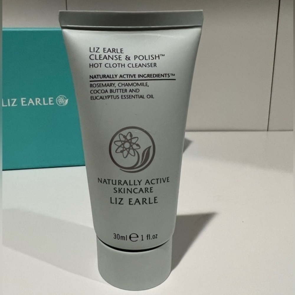 Liz‎ Earle cleanse and polish skincare kit